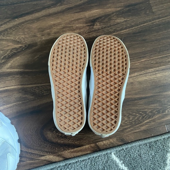 White slip on leader perforated vans - Picture 7 of 7